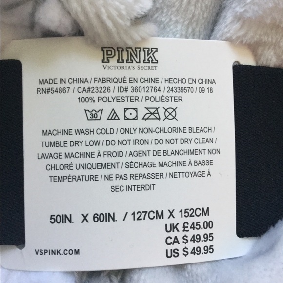 ❄️❄️VS Pink Camo Fleece Blanket❄️❄️ - Picture 6 of 6